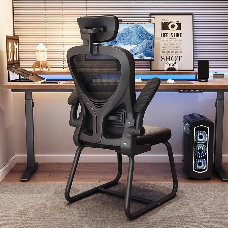 Ergonomischer Bürostuhl mit Netzstoff und verstellbaren Armlehnen Close Up