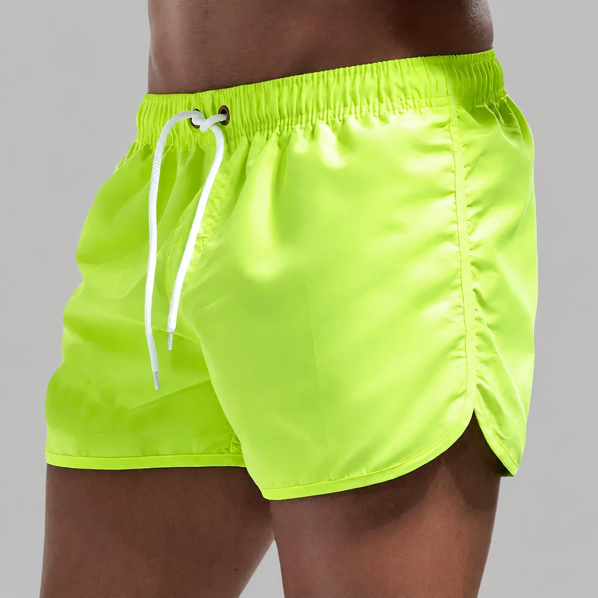 Herren Badehose Badeshorts Schnelltrocknend mit Schlitzsaum Detail