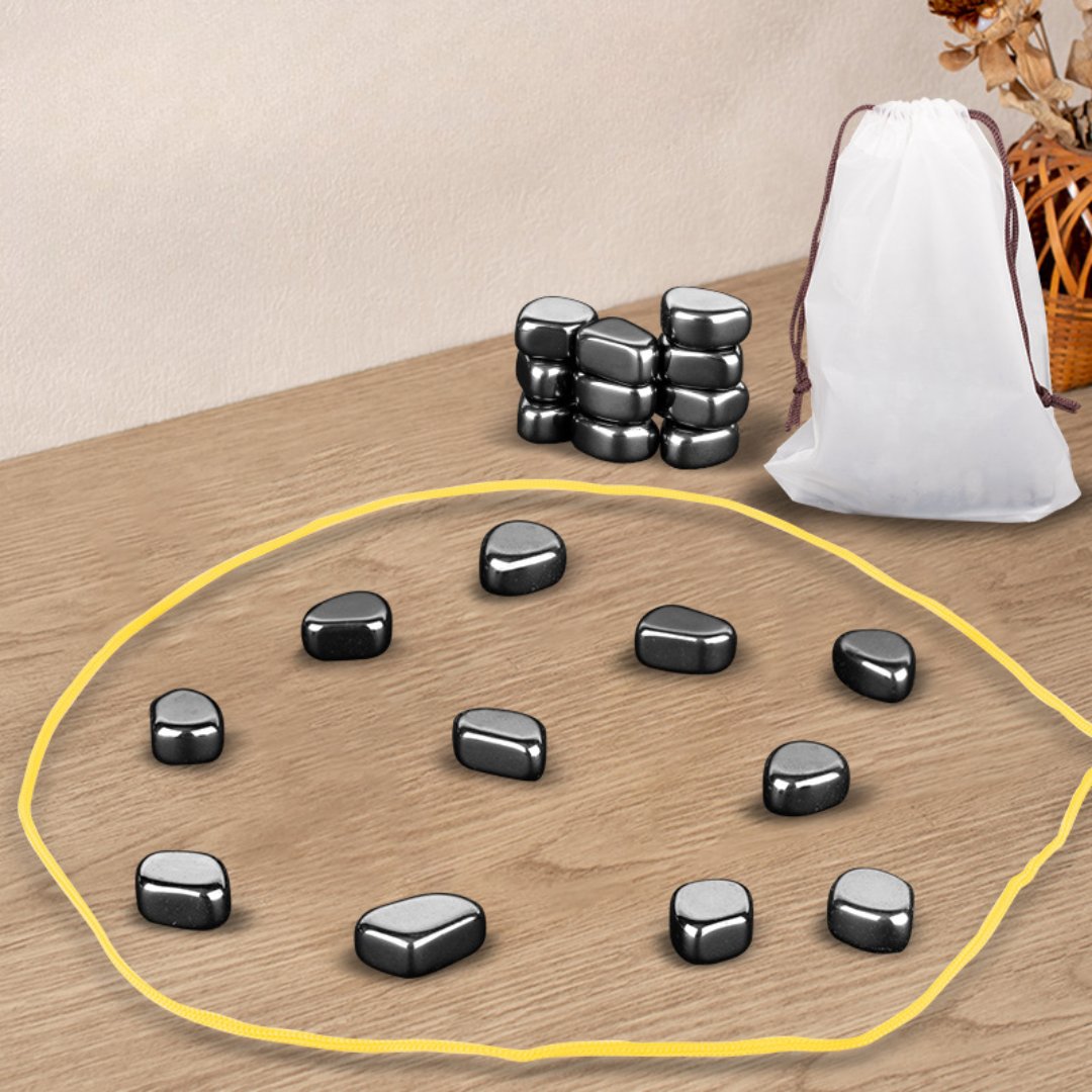 Magnetisches Strategiespiel als Familienspiel mit Steinform Hero