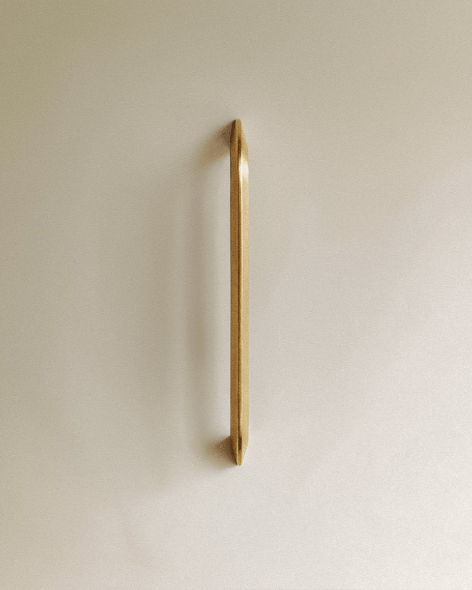 Massiver Messing Möbelgriff Facettiert Angle