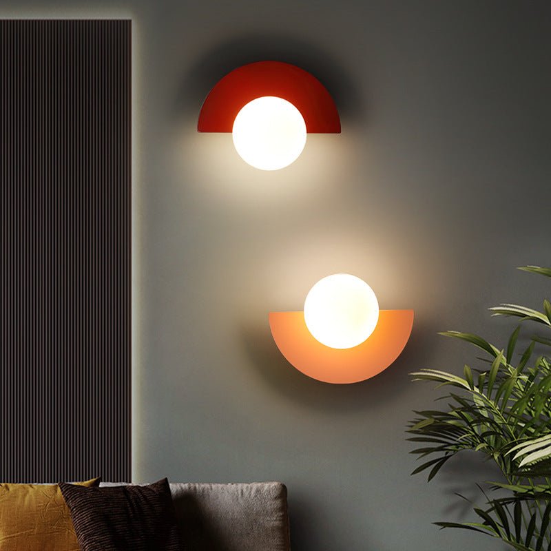 Minimalistische Glas Wandleuchte in Kugelform Front