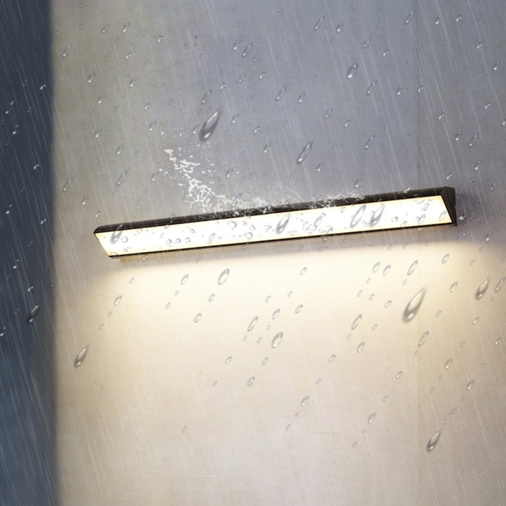 Minimalistische LED Außenwandleuchte Linear Schwarz Close Up