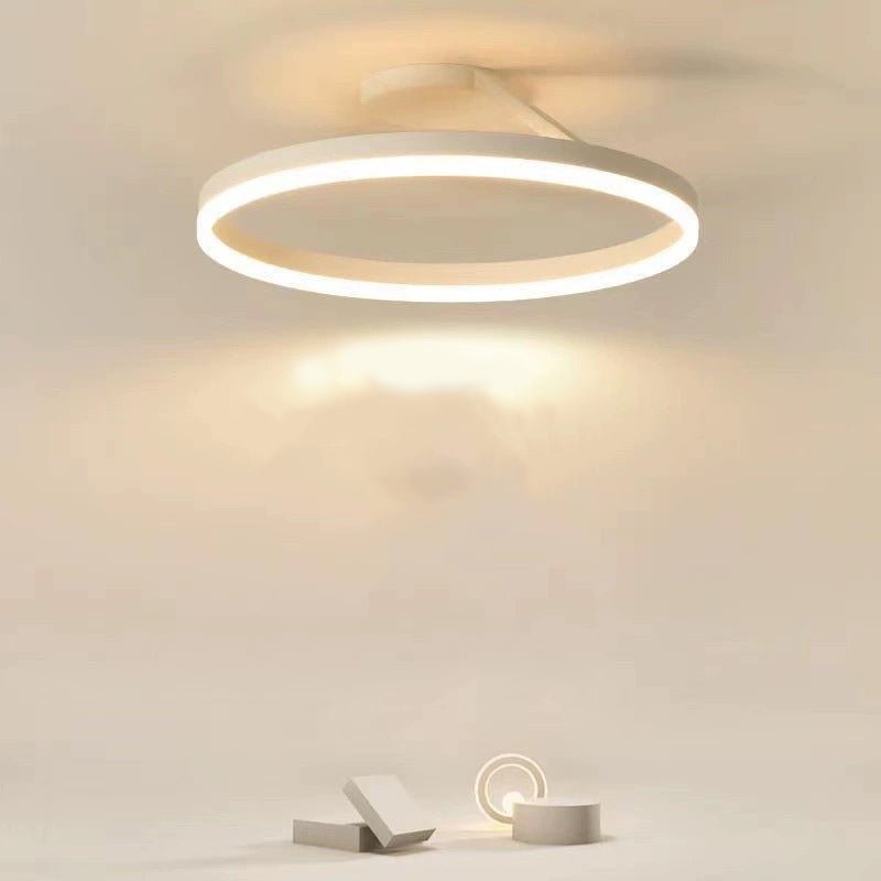 Minimalistische LED Deckenleuchte mit Einzelring Close Up