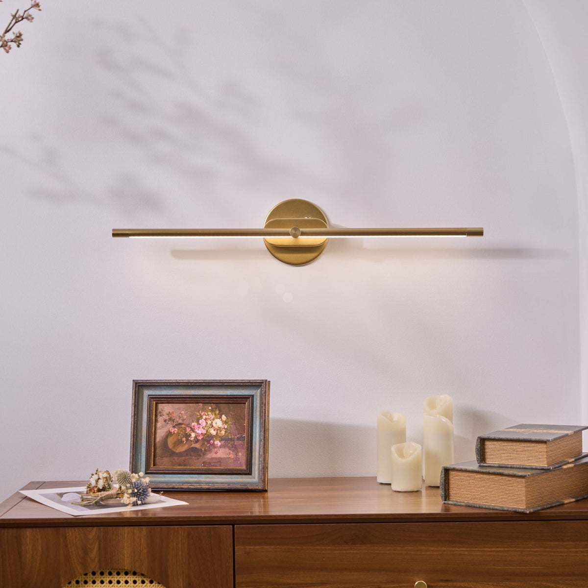 Minimalistische LED Wandleuchte mit Touch Dimmer Aufladbar Lifestyle