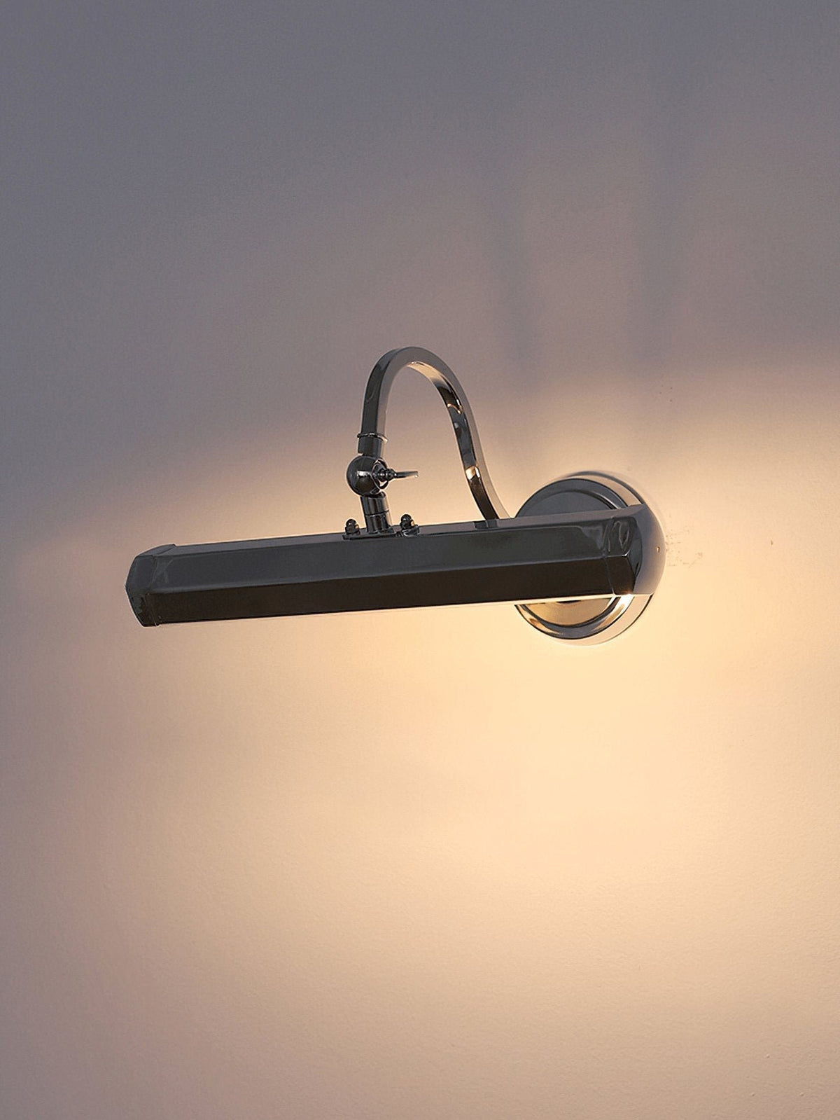 Minimalistische Metall Wandleuchte mit Schwanenhals G9 Lifestyle