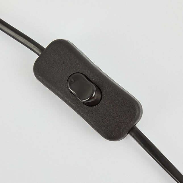 Minimalistische Tischleuchte mit verstellbarem Eisenarm Angle