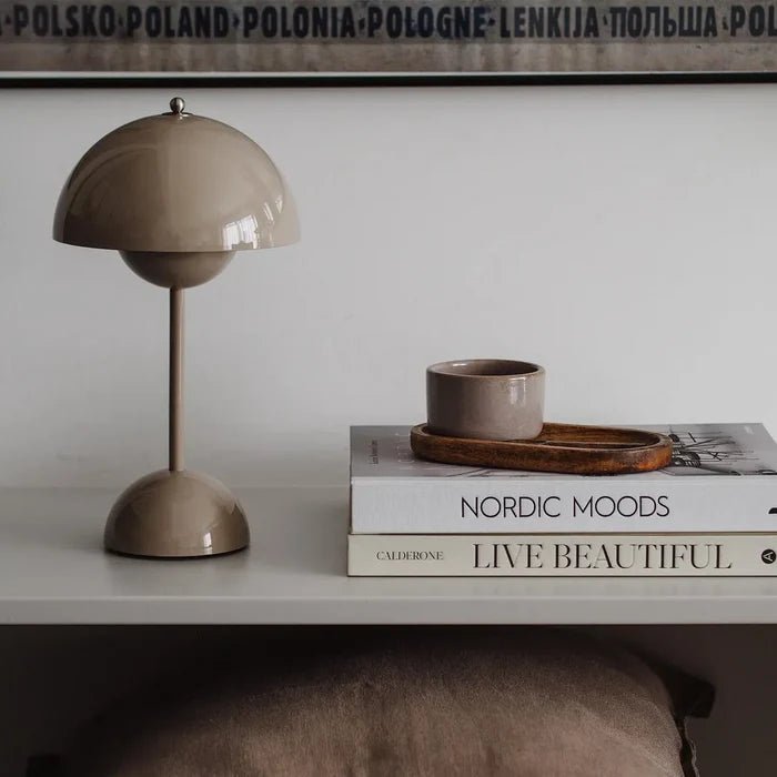 Moderne Akku Tischleuchte Kugelförmig Minimalistisch Hero