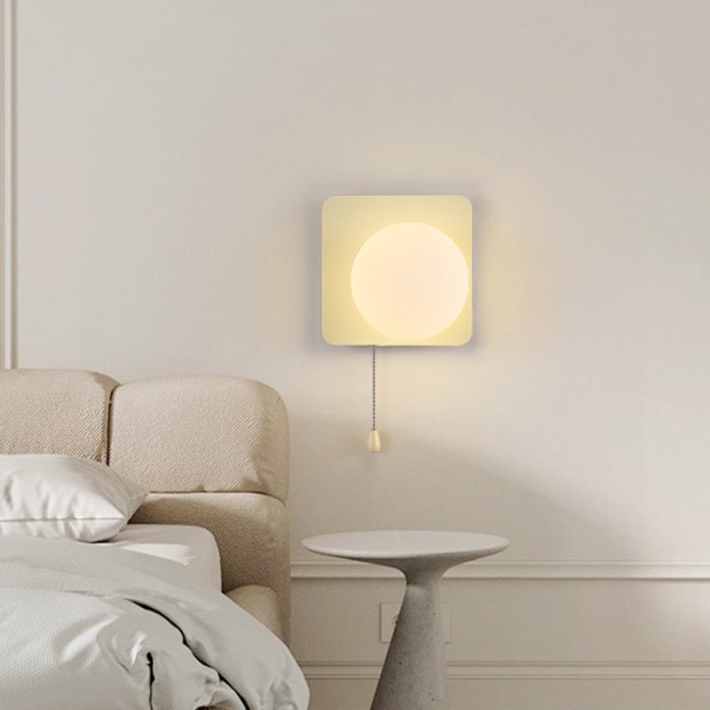 Moderne Glas Wandleuchte mit Kugel aus Eisen Front