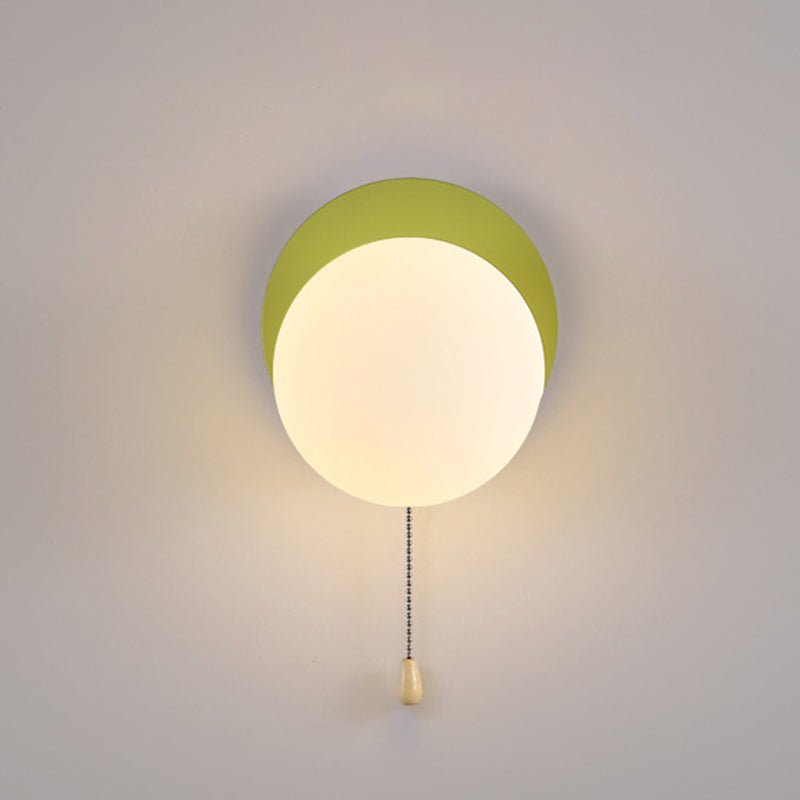 Moderne Glas Wandleuchte mit Kugel aus Eisen View 30