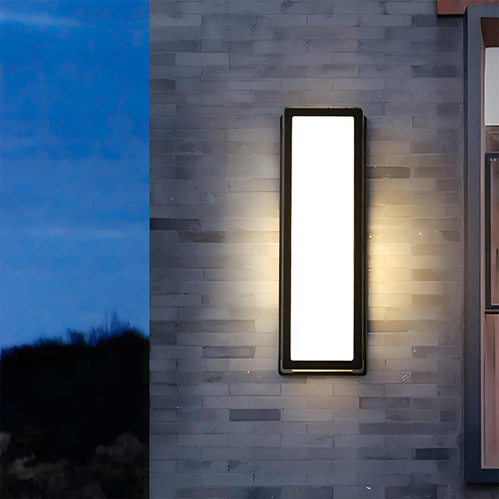 Moderne LED-Außenwandleuchte in Schwarz