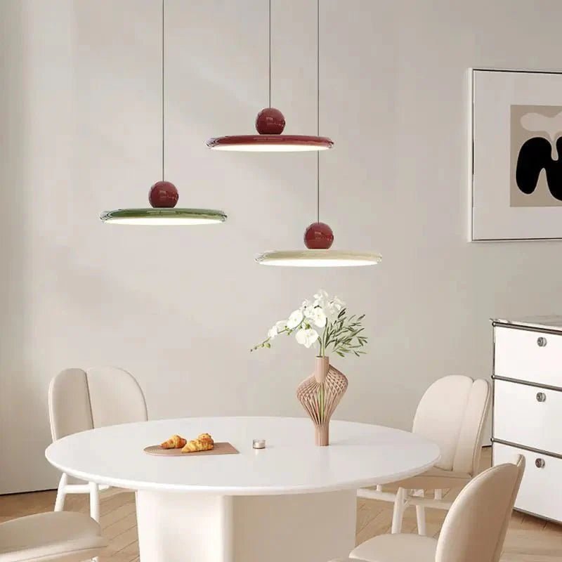Moderne LED Pendelleuchte im Bauhaus Design Scheibenförmig Front