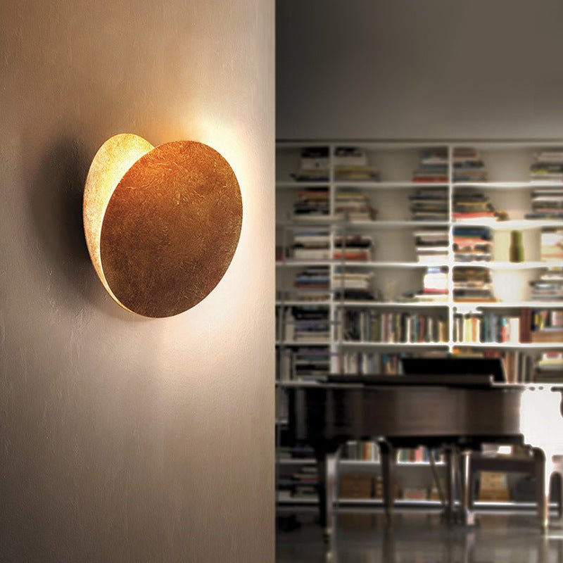 Moderne LED Wandleuchte in Mond Form Metall Back