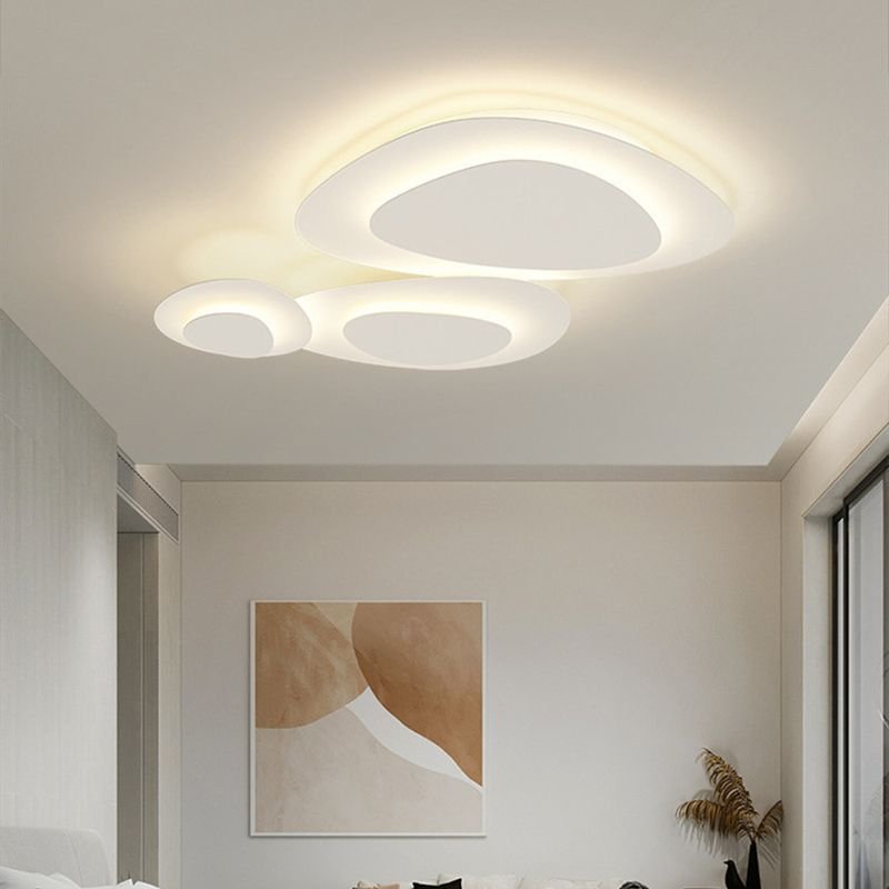 Moderne Metall Deckenleuchte Weiß mit Ringdesign Close Up