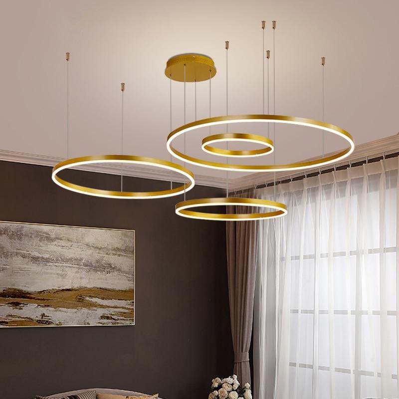 Moderne Metall Hängeleuchte mit Ringen in Schwarz Gold Lifestyle