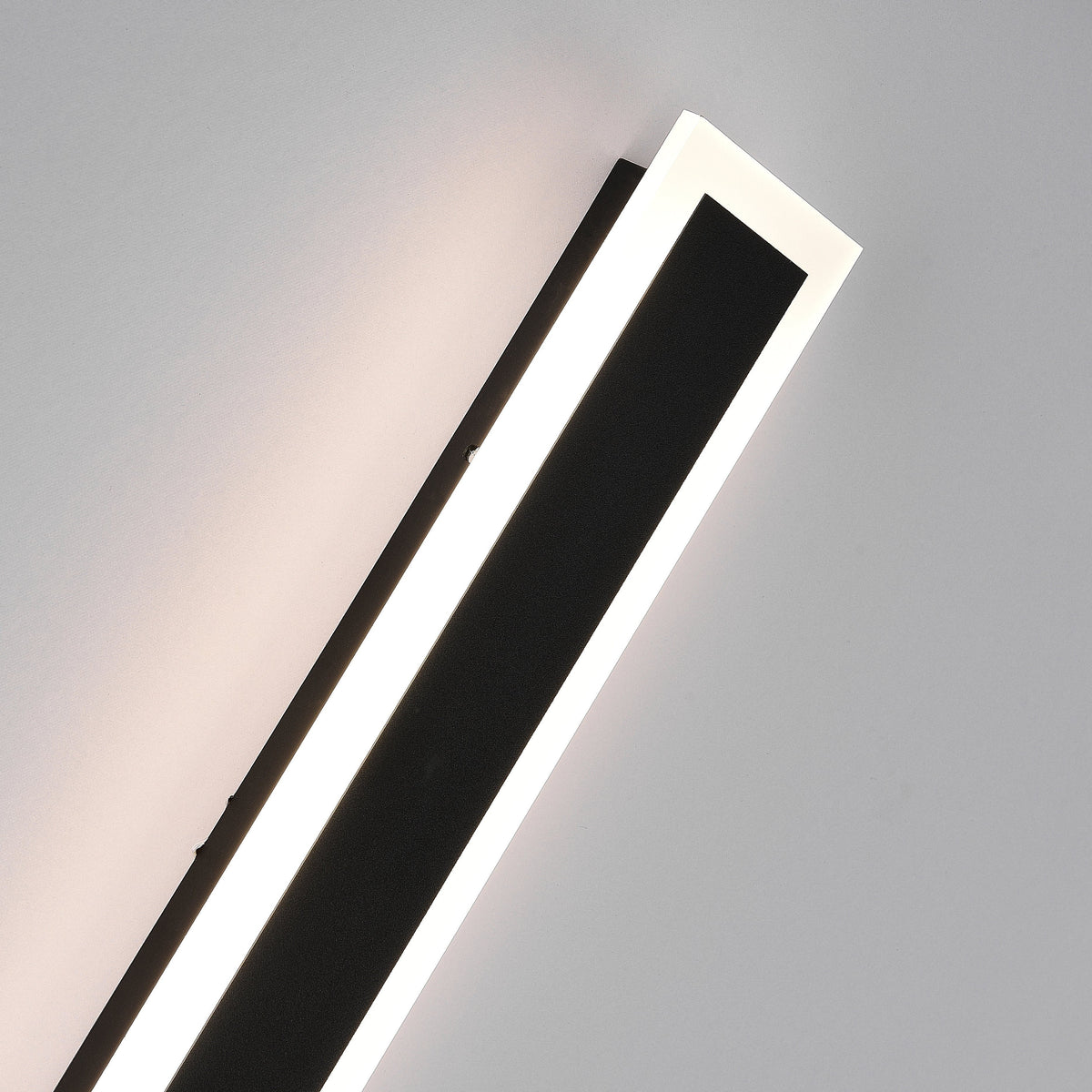 Moderne Metall LED Außenwandleuchte Linear IP65 Close Up
