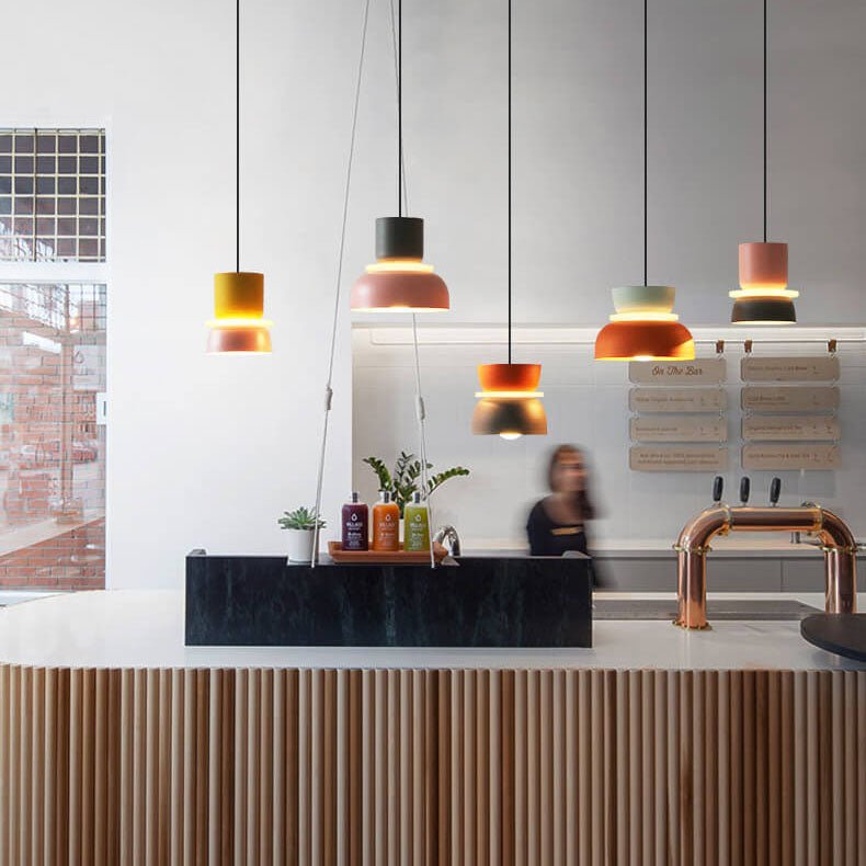 Moderne Metall LED Pendelleuchte im Macaron Stil Front