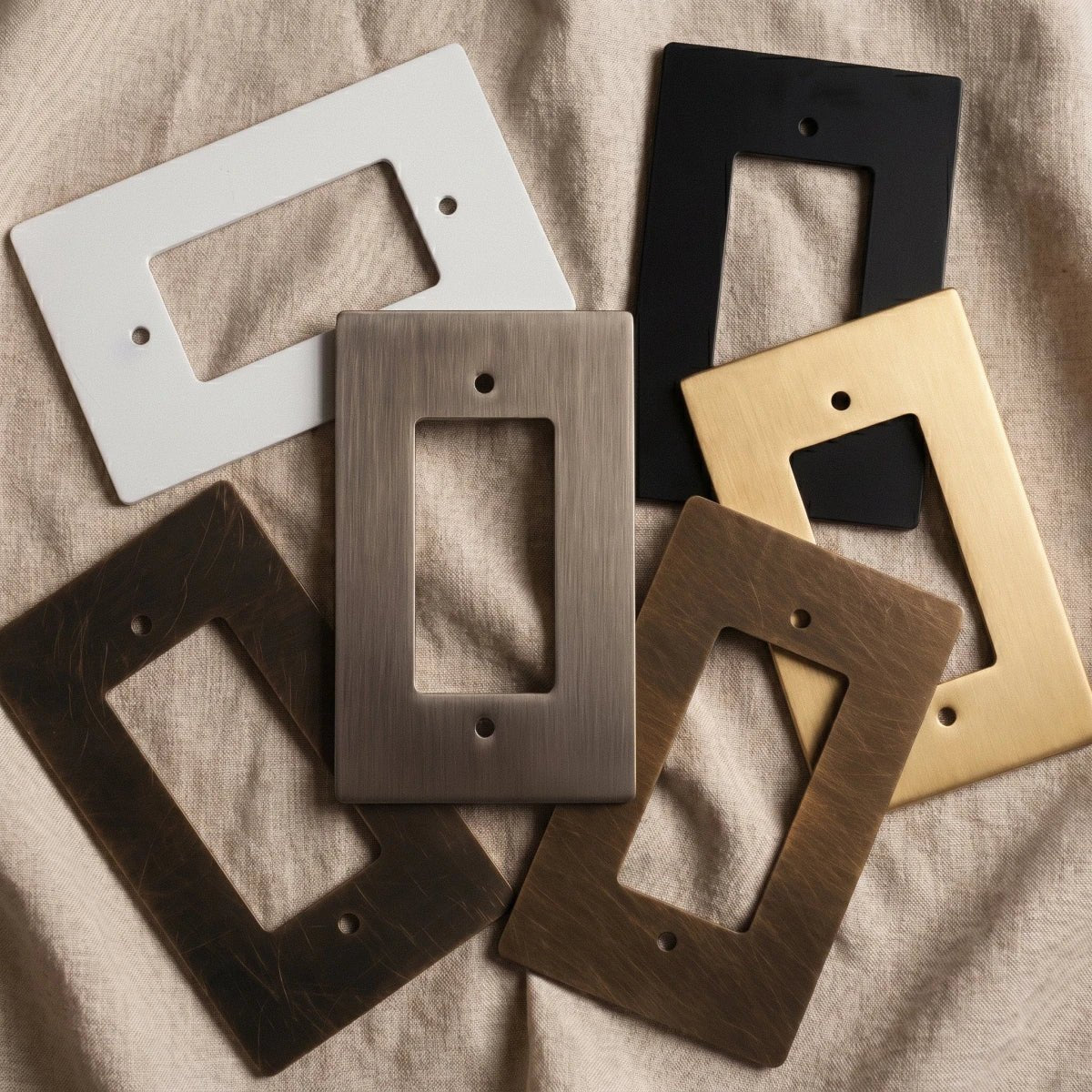 Schwarze Messing Abdeckplatte Individuell mit Patina Alternate