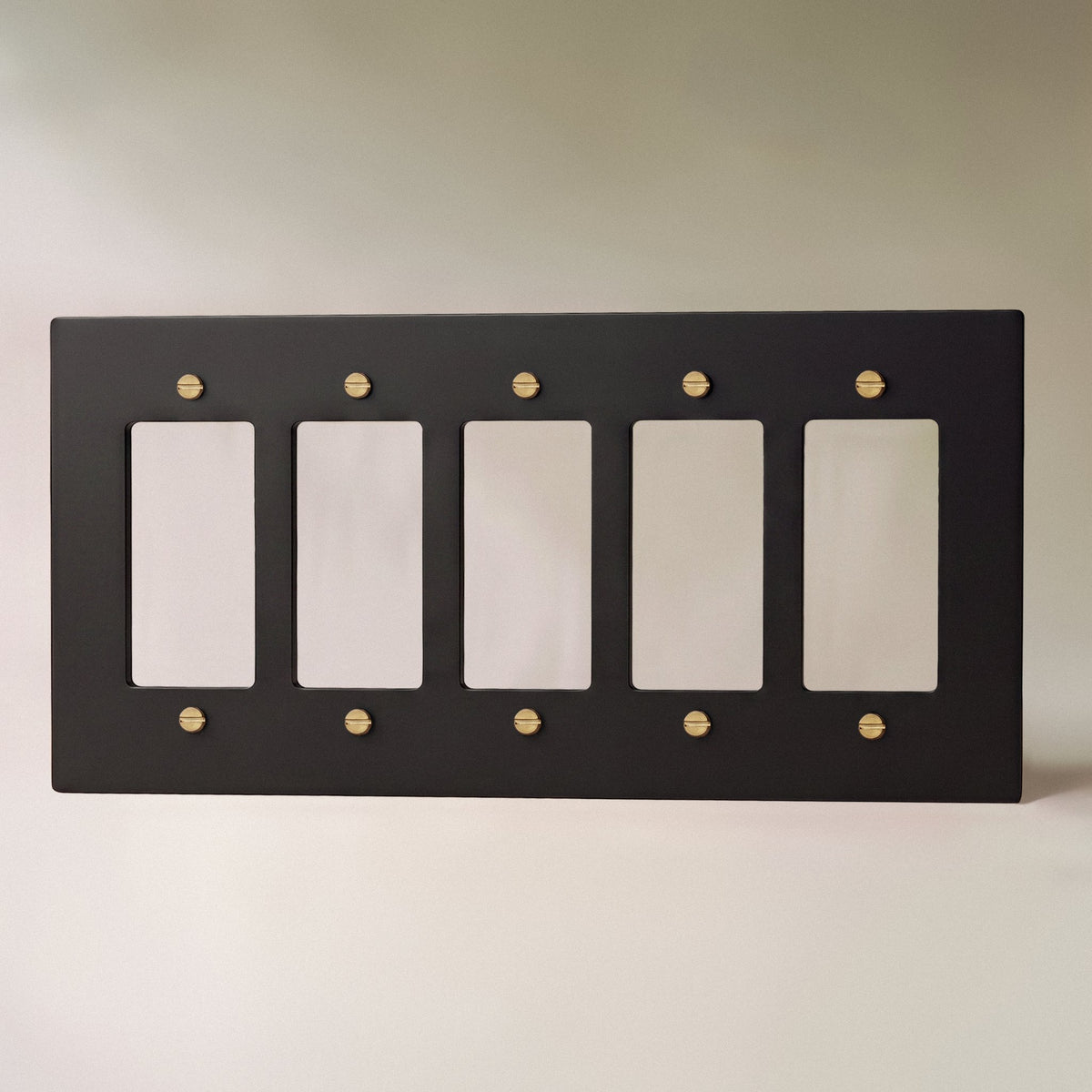 Schwarze Messing Abdeckplatte Individuell mit Patina Back