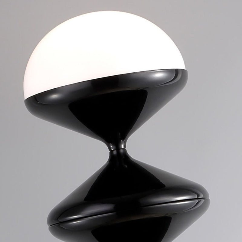 Skandinavische Eisen Stehlampe mit Sanduhr Design Rund Lifestyle