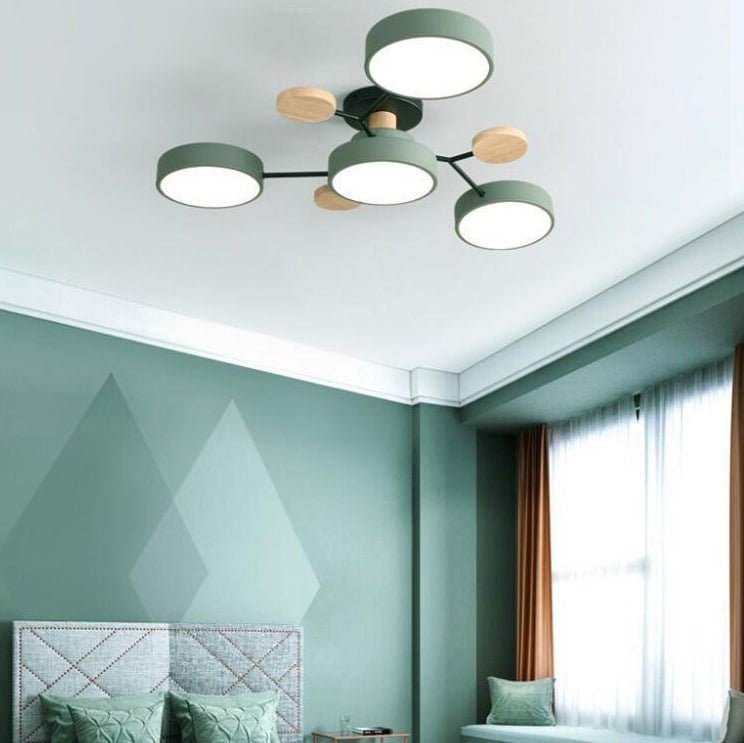 Skandinavische LED Deckenleuchte mit Ast Design Detail