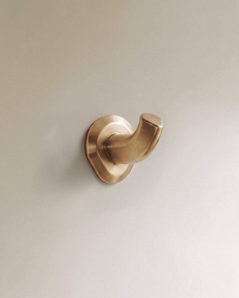 Skulpturaler Messing Wandhaken Massiv Hero