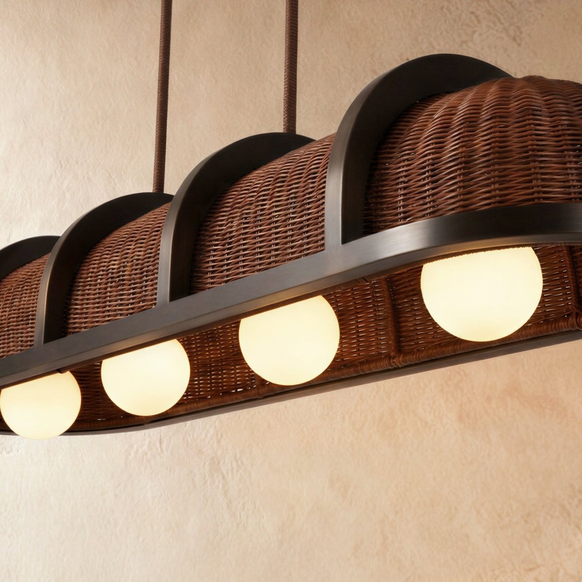 Vintage Messing Pendelleuchte mit Rattanschirm Front